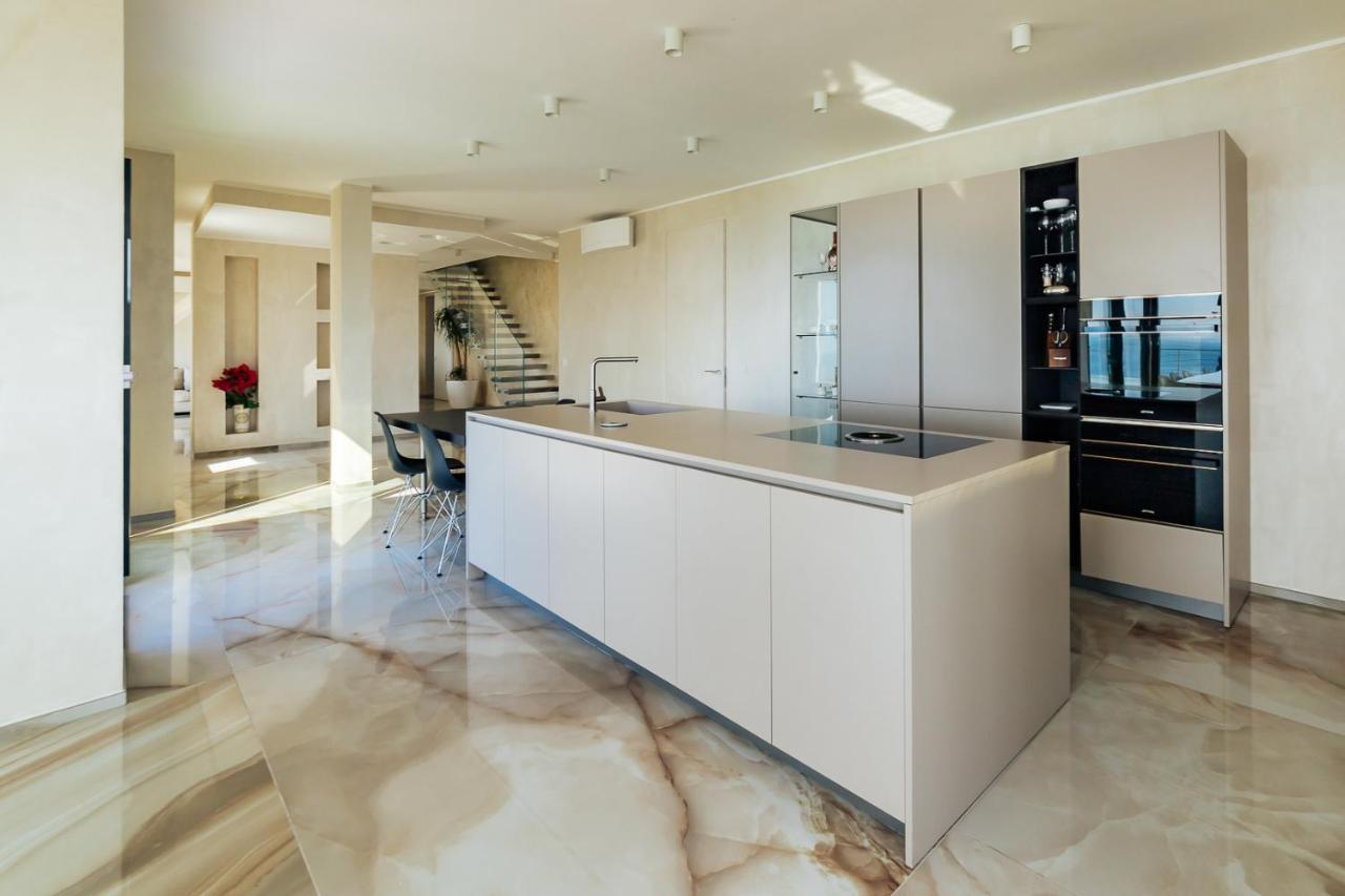 Villa Sabrina Riviera Dei Fiori A Picco Sul Mare Con Piscina Privata ,Wellness & Spa Империа Екстериор снимка